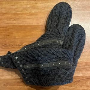 Knitted gray uggs